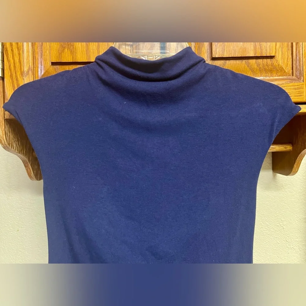 Klassy Network Mock Neck Cap Sleeve Blouse- NAVY- EUC! - Picture 8 of 14